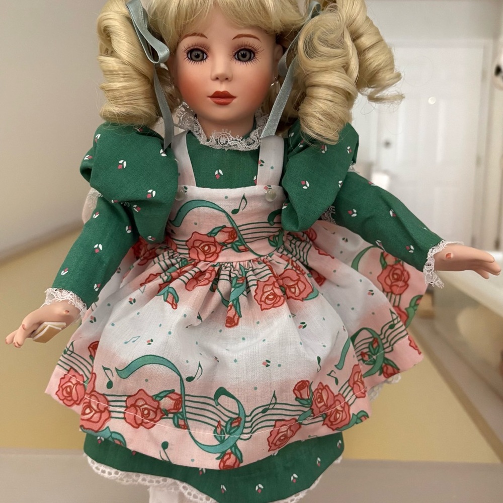 Paradise Galleries Country Darlings collection Paper Roses Musical Doll